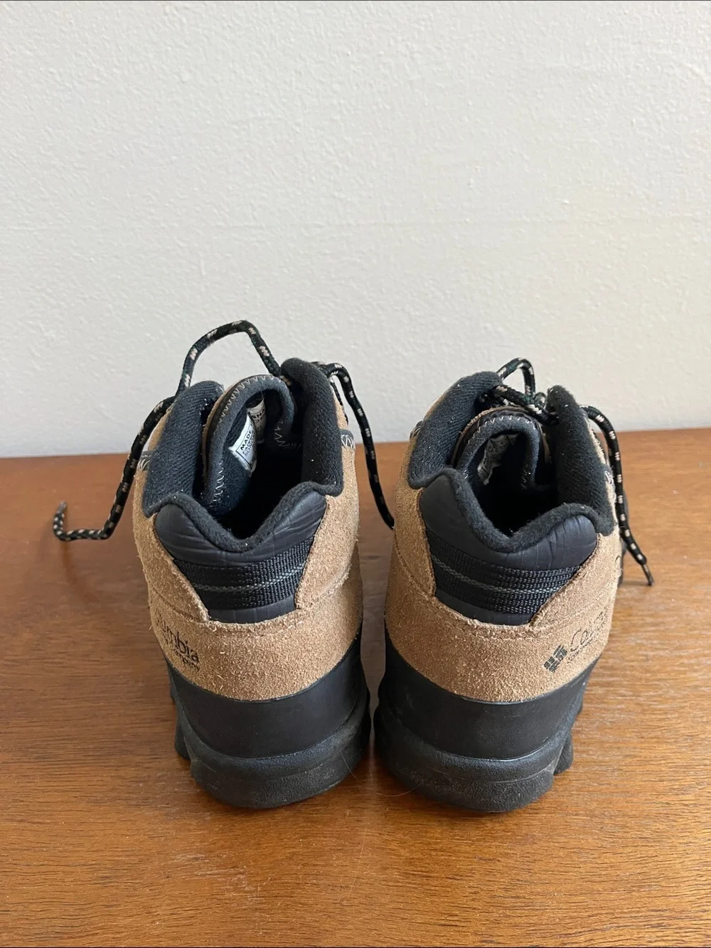 Vintage Columbia Brown Suede Hiking Boots with Black Soles - Womens US 9